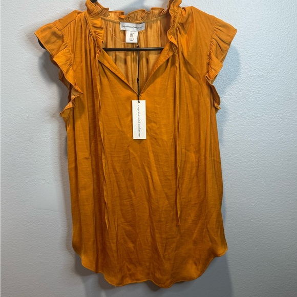 Elegant White Lace Blouse - Picture 1 of 6